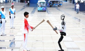 三地联动四城同传 全运会历史首次跨境火炬传递举行