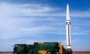 中美钻地弹性能对比：技术路线完全不同，美国靠重量，中国靠速度