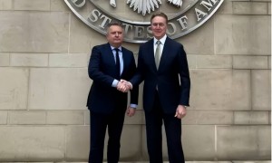 乌克兰派出副外长访华，第一站先见美国大使，在中乌会面中，中方打开天窗说亮话