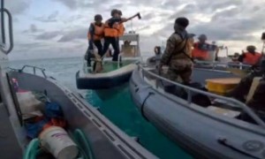 国内输的一败涂地，警惕小马科斯再打反华牌，南海已经动手了！