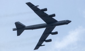 武力示威加码,3架B-52飞往委内瑞拉近海空域