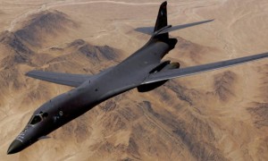 美军B-1B轰炸机出动